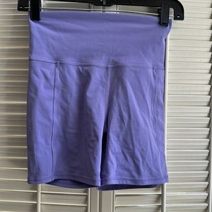Vuori shorts size small beautiful lavender color